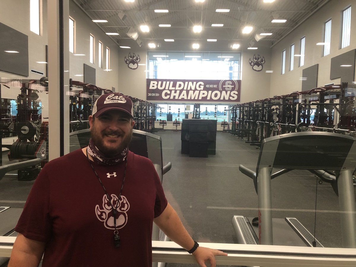 coachcoryc's tweet photo. Coach Zach Skinner is coaching O-line for Sherman Bearcat Football. He is a 10 year coaching veteran beginning his second year at Sherman. Coach Skinner teaches Graphic Design at SHS and is the Head Powerlifting coach. #TechnologyExpert #GetEmStrong #FamilyOfCoaches #WeWillWin https://t.co/0PyaKWAG4w