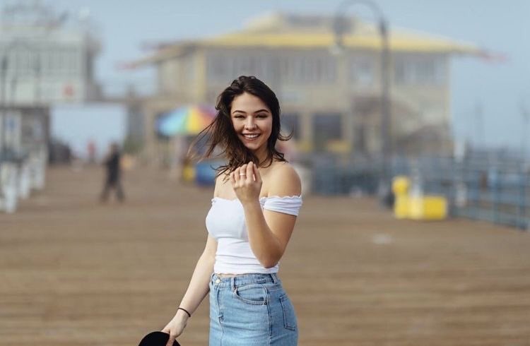 mcsafeplace's tweet photo. brunette madelyn??? brunette madelyn!!! brunette madelyn <3 https://t.co/vOzu3nHZIk