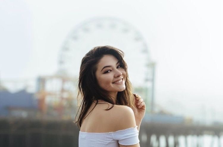 mcsafeplace's tweet photo. brunette madelyn??? brunette madelyn!!! brunette madelyn <3 https://t.co/vOzu3nHZIk