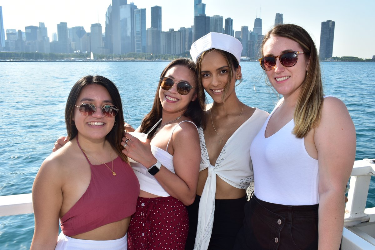 Chi20Something's tweet photo. There's still room to book a Labor Day Booze Cruise through Monday on @ChiPartyBoat. Get on that group text and have the crew to commit. Your drinks on Lake Michigan are waiting.
🥃🚤🍺🛶⛴️🛥️🥂🍻
Tix start at $20! Get a discount with promo code "TWITTER" 
https://t.co/l9FCD6wD78 https://t.co/aRF4PojyMA