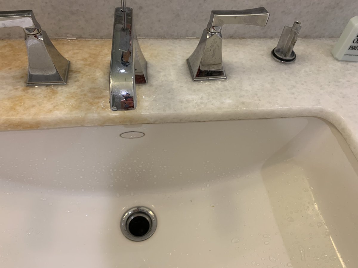 erickd0525's tweet photo. This was my last stay in this place called @FountaineBleau hotel in Miami, the worst, attached is pictures of the room 1022 disgusting, this are not the only ones, I did a reservation the past 8/19 of #oceanview 😂, I got #buildingview https://t.co/cCmv7euRg4