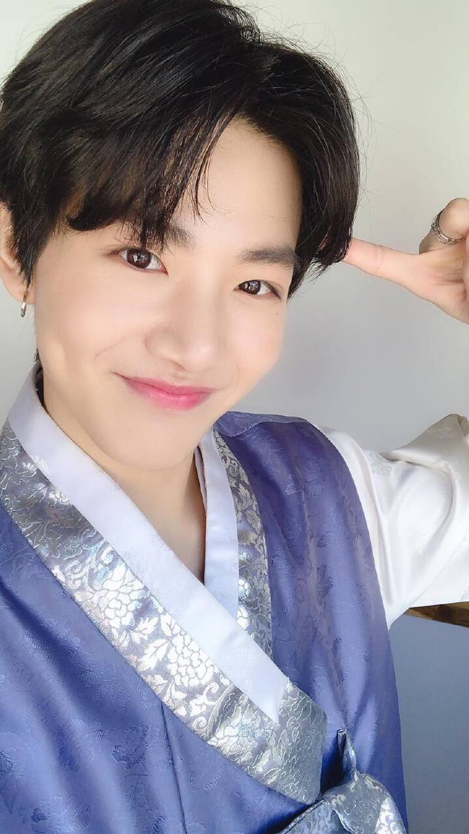 📁 ᴊᴜɴᴋʏᴜ 📸
  ㄴ 준규 셀카 타래