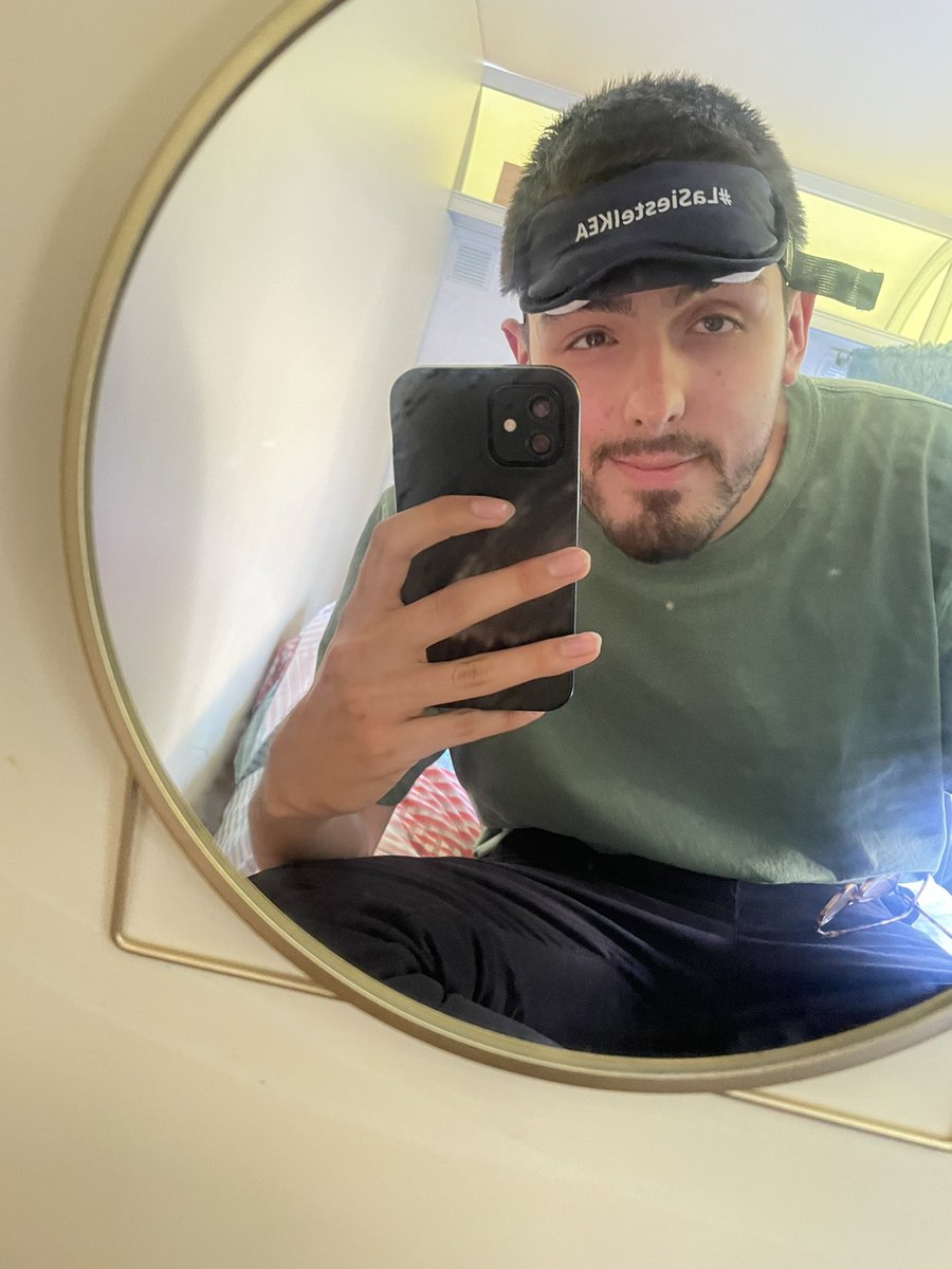 DavHighTech's tweet image. On refait la même chose tous les jours ? J’ai passé ma meilleure micro-sieste juste devant le bureau ! #lasiesteikea Tack @IKEA_France !