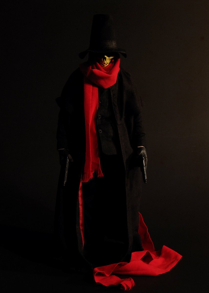 A couple of old toy photos of mine from back in the early ThreeA days. This is Les Mort 13.