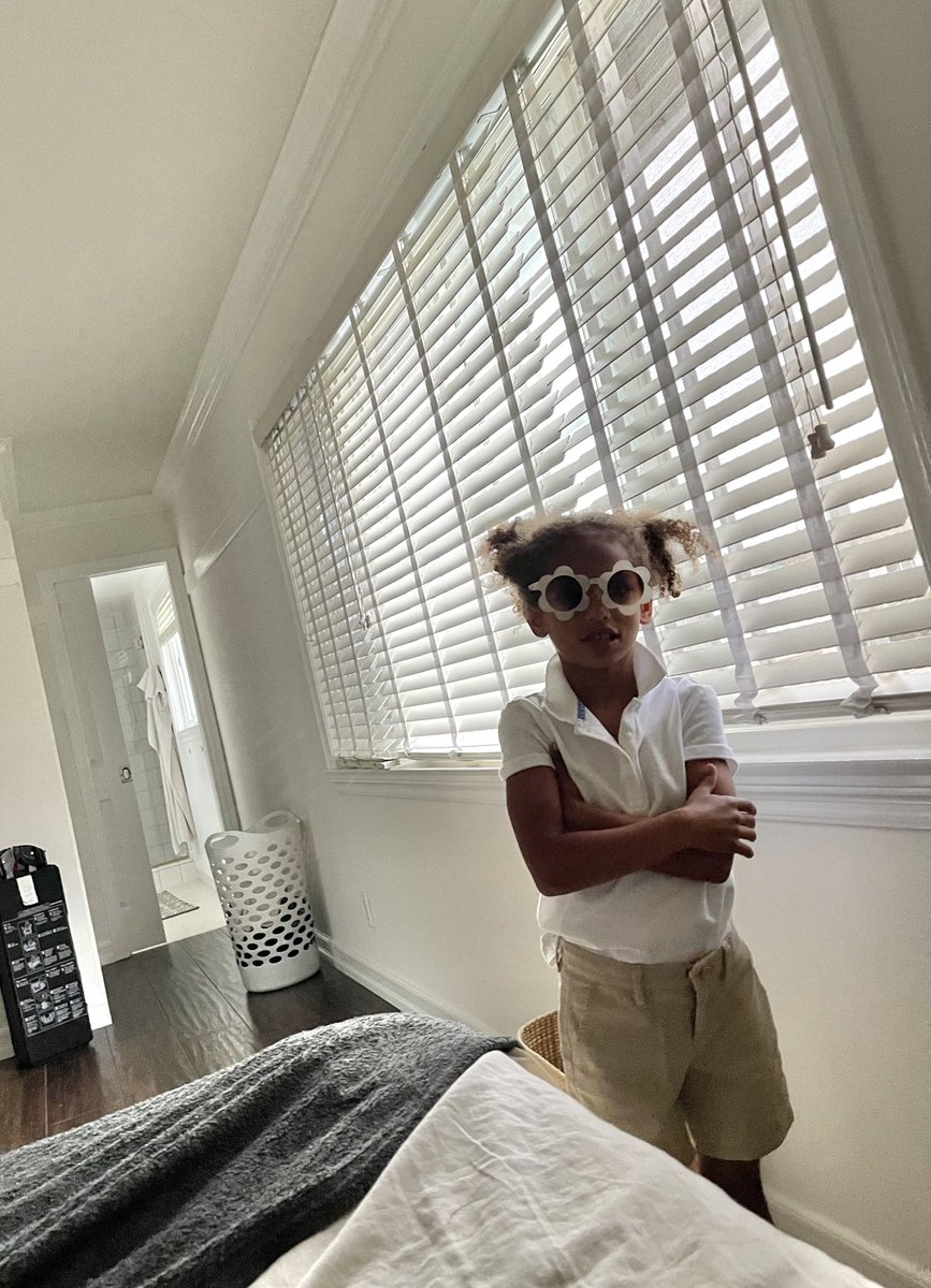 POV: i open my eyes at 6:30am and see this.

ayda: “i just had to get myself all ready for school because you’re just in here sleeping the day away!” 
me: 👁👄👁