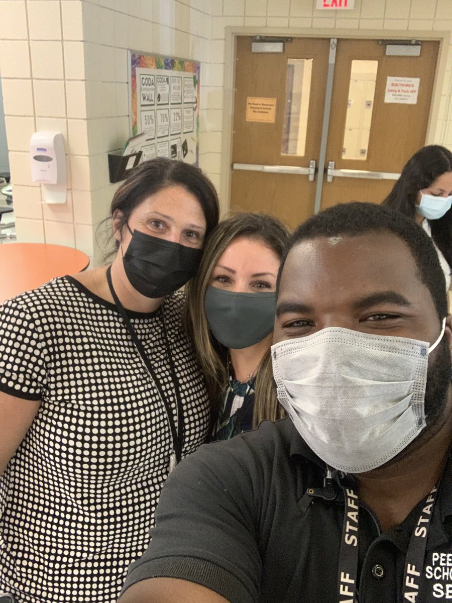 Diamond_Mad27's tweet image. Happiness all around PKHS this morning! LOVE our kids! Love our district! #peekskillstrong #buildingbridges @DrJFerris  @DRMMD2015 @PCSDSecEd @PeekskillCSD