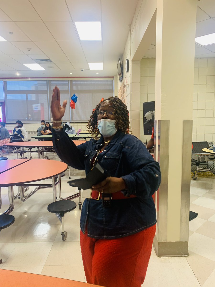 Diamond_Mad27's tweet image. Happiness all around PKHS this morning! LOVE our kids! Love our district! #peekskillstrong #buildingbridges @DrJFerris  @DRMMD2015 @PCSDSecEd @PeekskillCSD