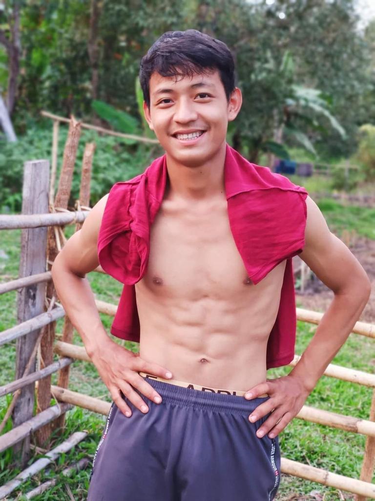 KyiTharHan7's tweet photo. @MinChit45094564 သူ့အရင် တင်ပေးပါဗျ https://t.co/ppjA6Wg5Io