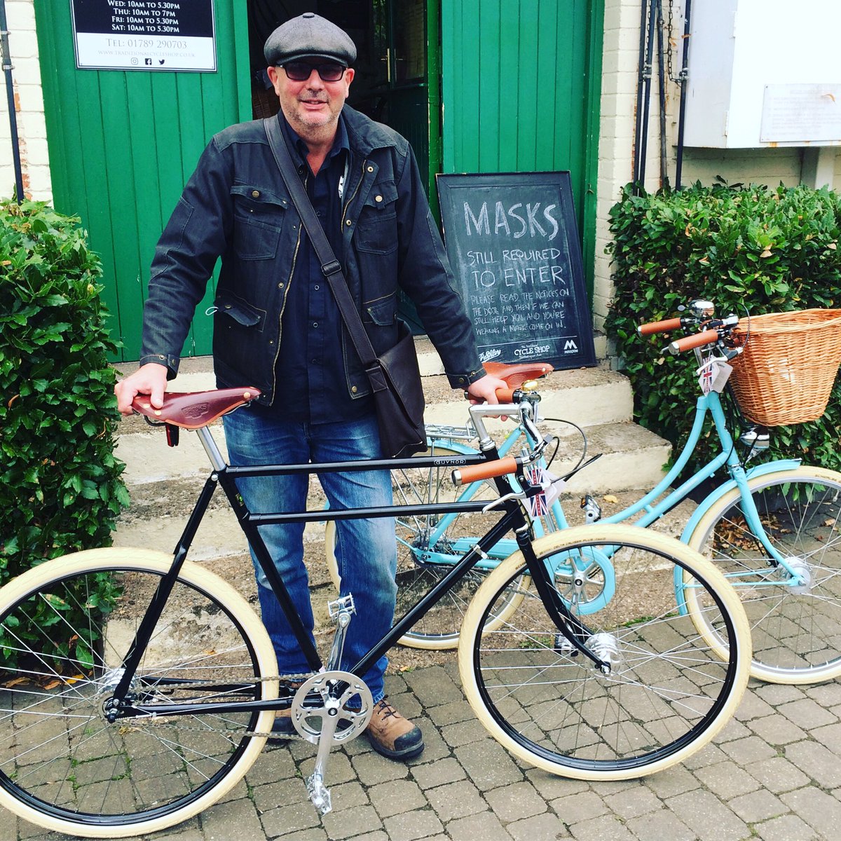 Sean collecting his new Pashley Guv’nor and his wife’s new Pashley Britannia. 
#newbike #pashleyguvnor #pashleybritannia