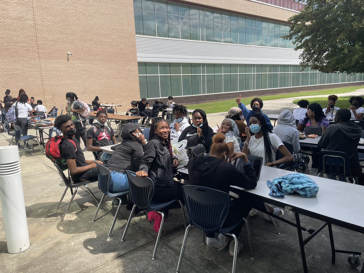 Students eating linch outside. #WeAreKing