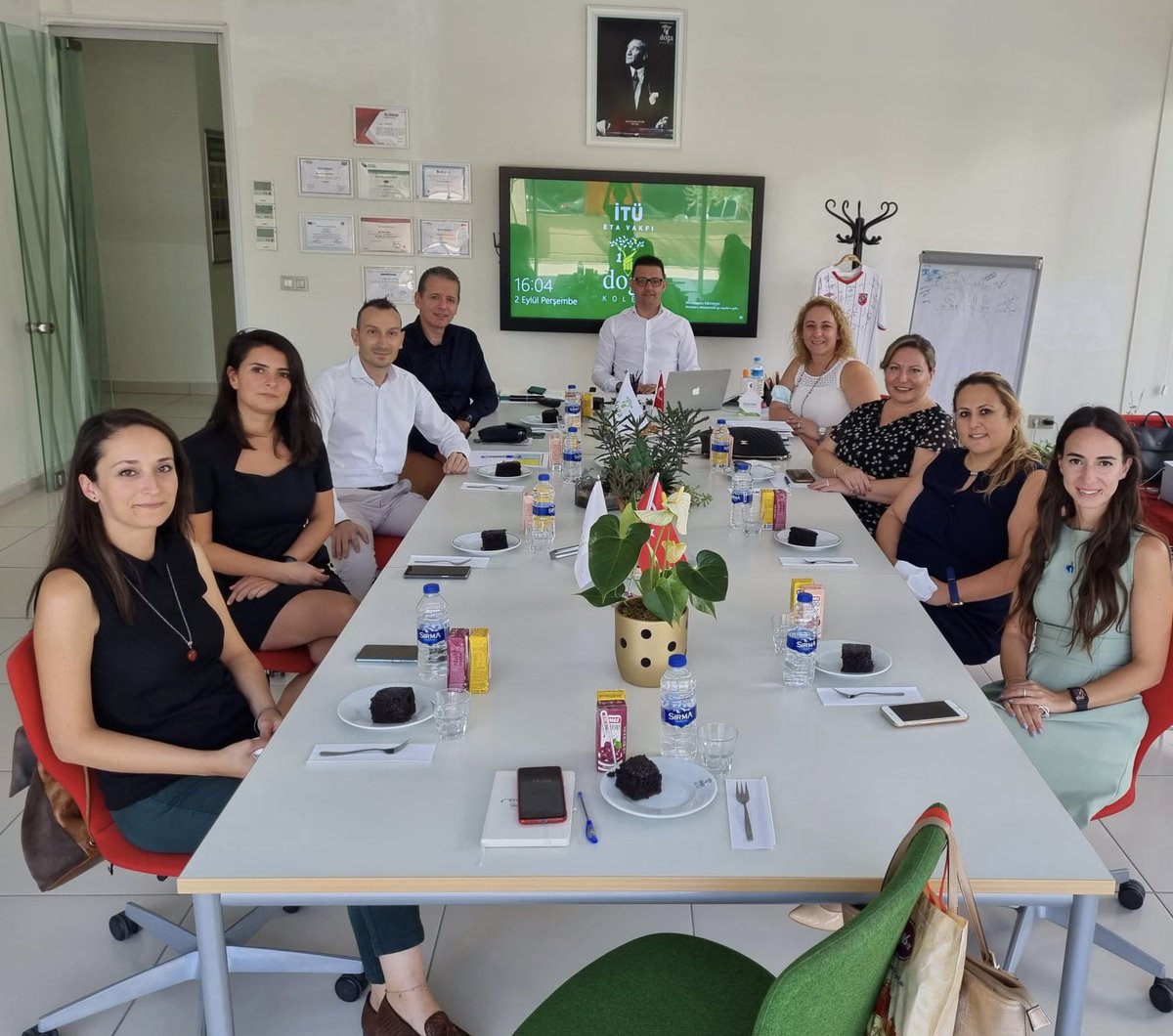 İTÜ ETA Vakfı İzmir Doğa Koleji Okul Müdürleri olarak İl Koordinatörümüz Sayın Kıvanç Barlas liderliğinde 2021-2022 eğitim ve öğretim yılı öncesi bir araya gelerek değerlendirme toplantısı yapılmıştır.<a href="/KvancBarlas/">Kıvanç Barlas 🇹🇷</a> <a href="/DogaOkullari/">Doğa Koleji</a>