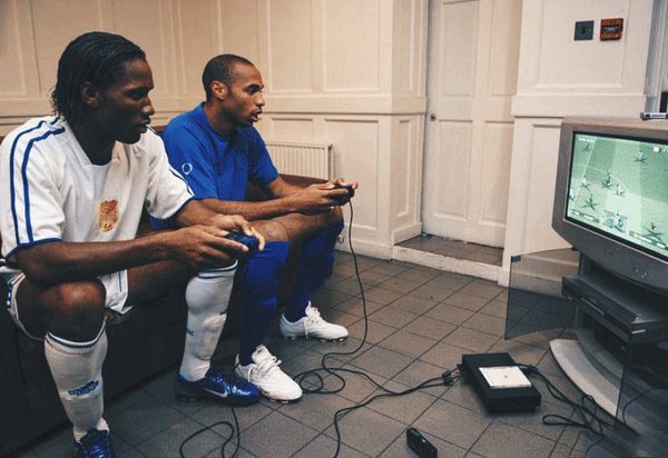 ESPNUK's tweet photo. Didier Drogba and Thierry Henry playing PES back in the day 🎮 https://t.co/GnuEKNjlz6