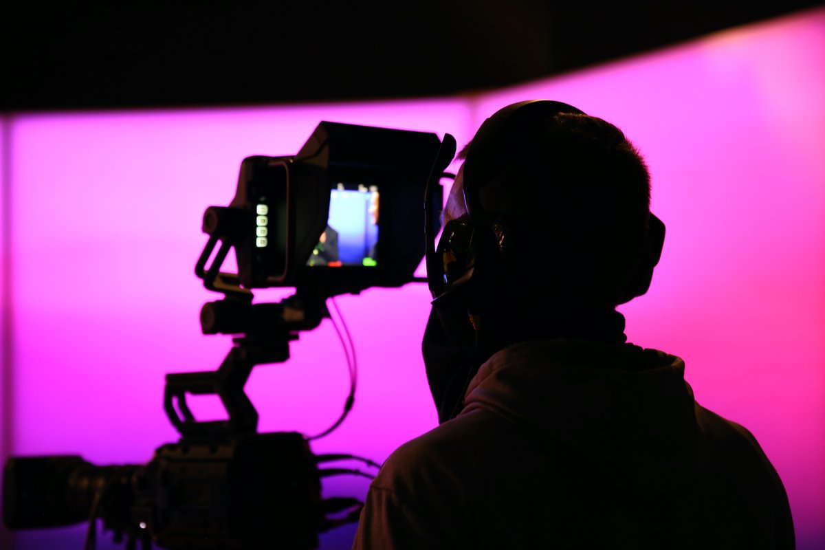 Cúpla grianghraif ón lá scannánaíochta sa stiúideo le <a href="/daithi_ose/">Dáithí Ó Sé.</a> i gcomhair 'Seal le Dáithí' Sraith 4📽️🎬

Some photos of the 'Seal le Dáithí' studio filming day with Dáithí Ó Sé for season 4 of 'Seal le Dáithí' 📽️🎬

#SealleDáithí <a href="/TG4TV/">TG4</a>