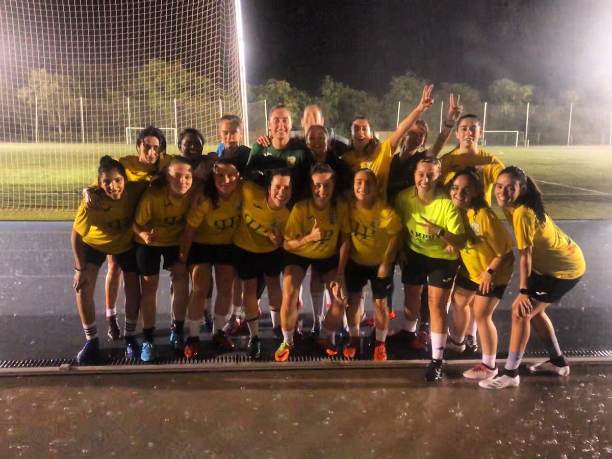 uniontomelloso's tweet photo. ¡Al mal tiempo, buena cara! 😃🌧

Ayer llegó septiembre y con él empezó a rodar el balón en la pretemporada. ¡Que no pare!

#hazteunionista #lafuerzadelaunion https://t.co/C5DxV7g3Vs