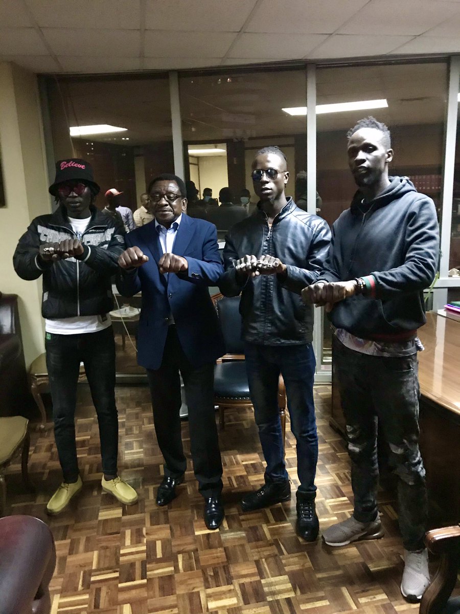 👊🏿👊🏿Wi are humbled and grateful for your time wi appreciate your support through our art rispek mzing #warena <a href="/orengo_james/">James Orengo</a> 💥💥💥