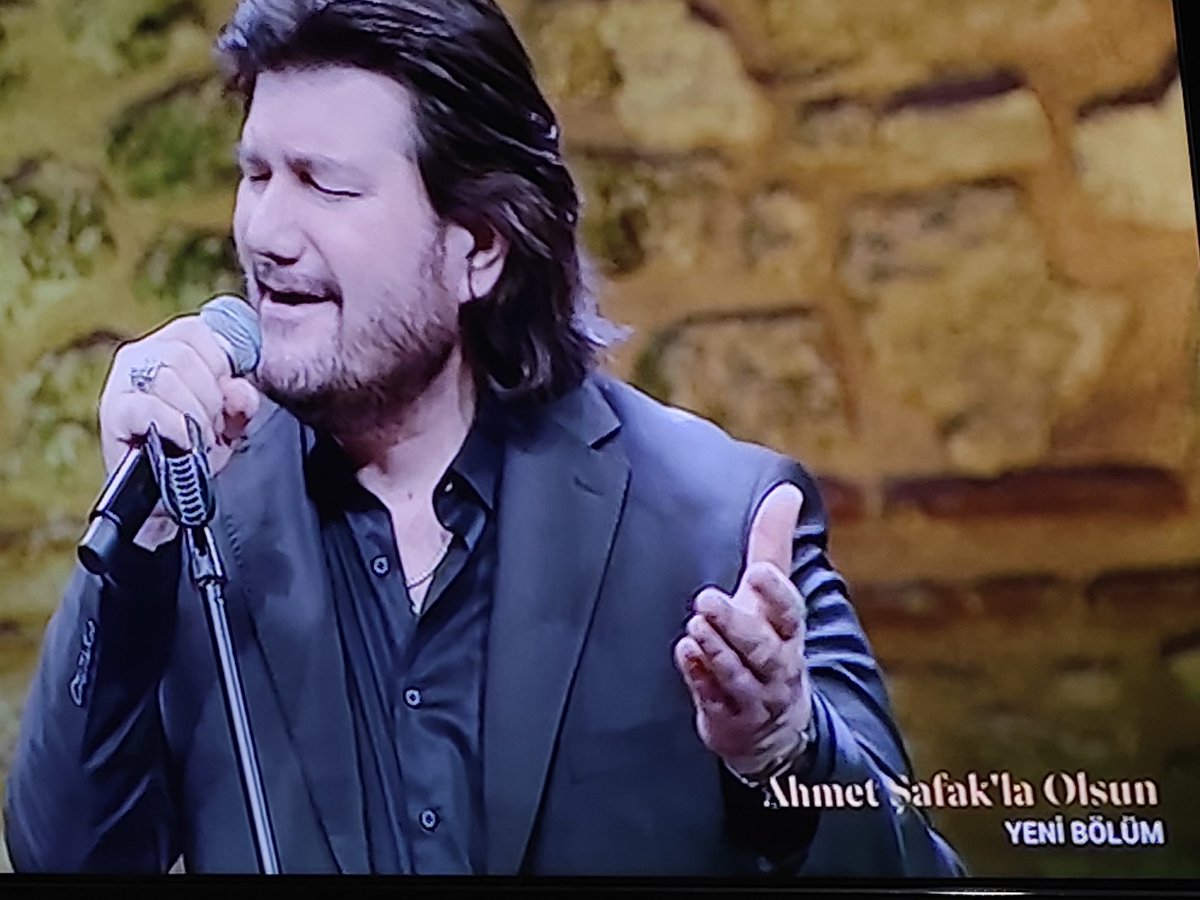 MustafaAIR16's tweet photo. Bir duruşu olmalı insanın;
Bir bakışı,olmalı
Bir anlayışı,
Bir aşkı,
Bir davası olmalı.
@ahmetsafak_tc 
@trtmuzik 
#AhmetŞafaklaOlsun https://t.co/sgqhBrUiyx