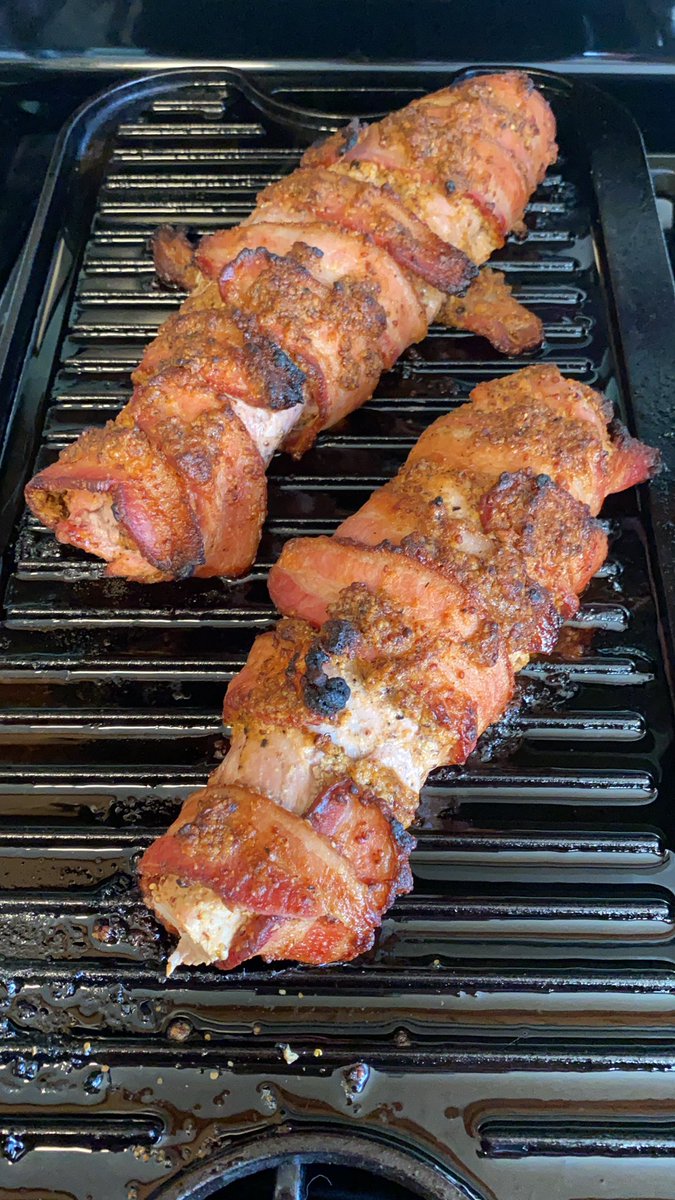 ViniMaddoxRN's tweet photo. Bacon wrapped pork tenderloin.  It’s what’s for dinner. #LCHF  #keto https://t.co/piYXjMsZaN