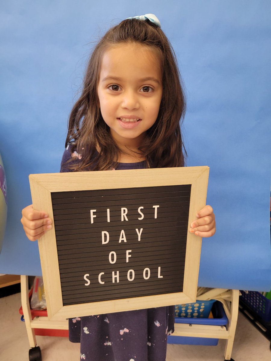 MrsClarkin_fb's tweet photo. First day of first grade! #firsties #firstdayphotos #iloveschool @HPS_Eagles @kreingold0104 https://t.co/a3RUqtqliC