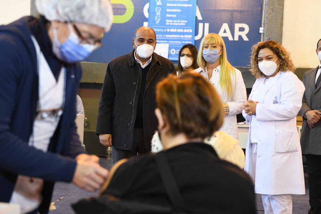 Con gran satisfacción, hoy alcanzamos el millón de personas vacunadas en #Tucumán. De ellas, ya el 62% ha recibido dos dosis. ¡Muchas gracias a todos los tucumanos por el compromiso en esta mega campaña de vacunación y al gran equipo del <a href="/MSALUDTUC/">SALUD PUBLICA TUC</a> que hace que esto sea posible!