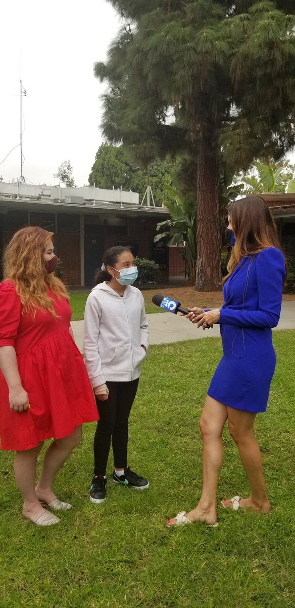 Thank you at <a href="/SKECHERSUSA/">SKECHERS USA</a> for surprising <a href="/newmarkham/">EdwinMarkhamMS</a> teachers with a visit by <a href="/SugarRayLeonard/">Sugar Ray Leonard</a> and with a generous donation! We can't wait to see them featured on <a href="/KTLA/">KTLA</a> with @ChristinaKTLA.