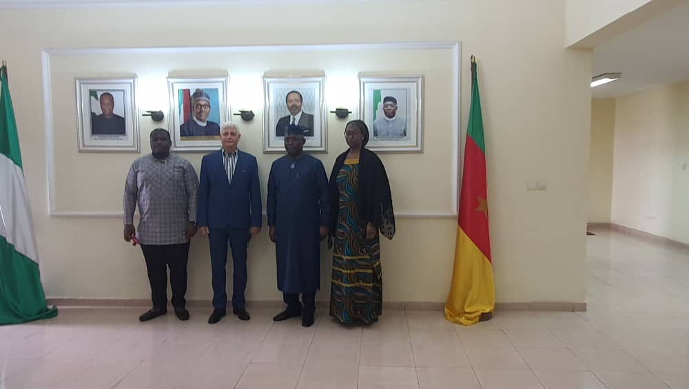 Earlier today, the Representative of <a href="/RefugeesCmr/">UNHCR Cameroon</a>, <a href="/OlivierBeer1/">Olivier Beer</a> met with #Nigerian🇳🇬 High Commissioner to #Cameroon🇨🇲, H.E Abayomi Gabriel Olonisakin. They discussed the voluntary repatriation of Nigerian refugees &amp; the search for durable solutions for the forcibly displaced.