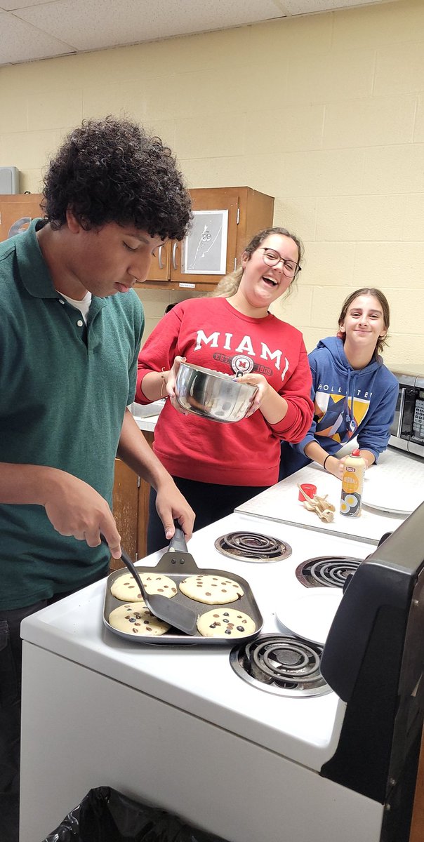 bhsmrssal's tweet photo. We are officially underway with cooking.
Pancake lab went very well today. So proud of everyone. It was so great to be cooking with full classes again! 😁🍽🥞
#salsclass https://t.co/nUMWVAGTxk