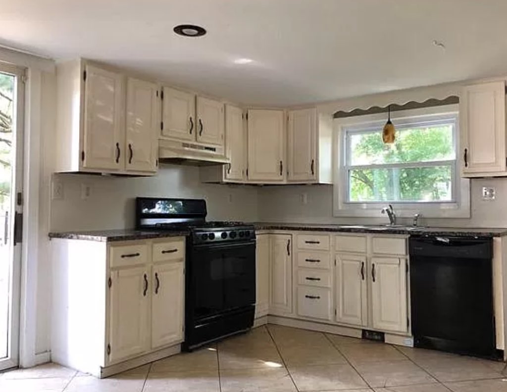 getzoomprop's tweet photo. PROPERTY OF THE DAY IN NEW JERSEY ! ⠀⠀⠀⠀
⠀⠀⠀⠀
◾️3bd/2ba, 1,216 sqft⠀
◾️ PRICE: $199,900⠀
⠀⠀
◾️Comps:⠀
$352,216⠀
$389,106⠀
$406,373⠀
$427,907⠀
⠀⠀⠀⠀
241 S Main St, Pennington, NJ 08534⠀
⠀
#newjerseyrealtor #njrealestate #realestate #realtor #realestateagent https://t.co/5s26NDnTfq