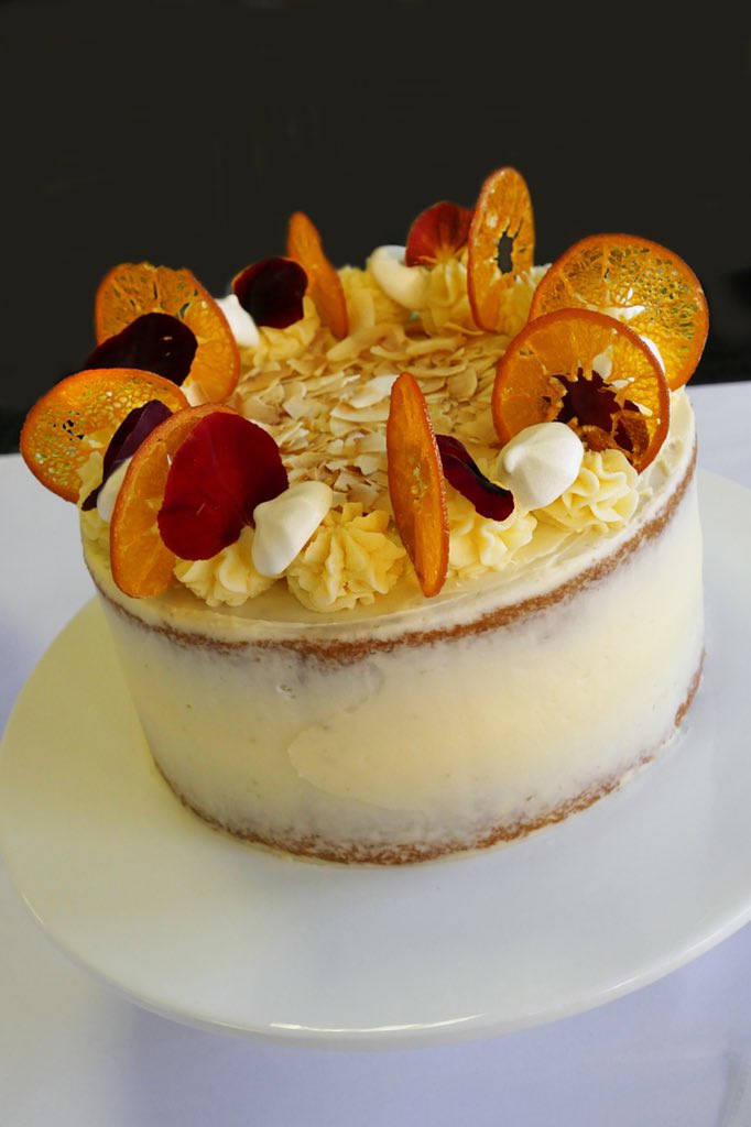 showcookcom's tweet photo. 🏆 ULTIMATE LANCEWOOD YOUNG STAR PASTRY CHEF OF THE YEAR: Saudiqah Gelandt ✨(Cape Town Hotel School Part of the Faculty of Business Management Sciences of the Cape Peninsula University of Technology)
#OOYoungStars2021
@LancewoodDairy #Biowheat @ClemenGold @LemonGoldlemons https://t.co/sVTxQ6368T