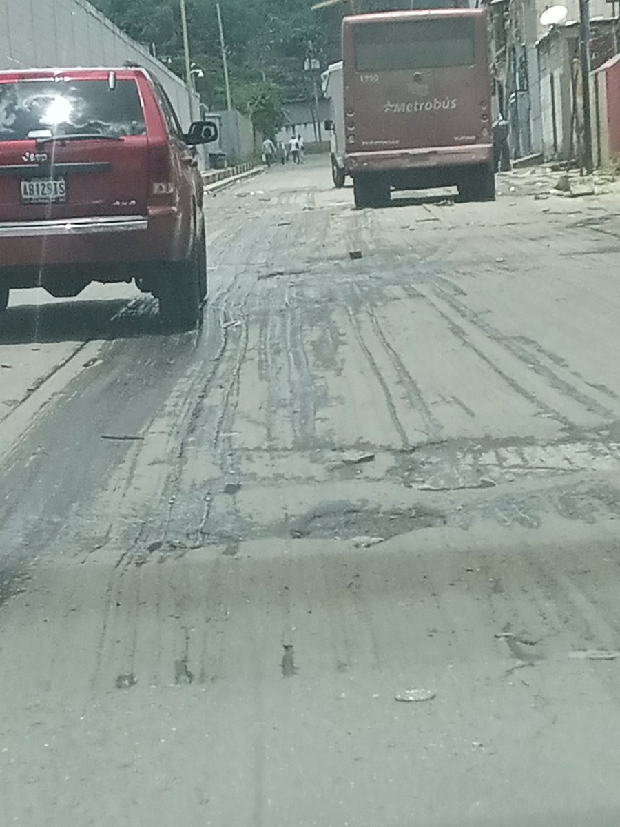 FMCENTER's tweet photo. Vía - @funmilawo :  Ayuda por favor. Asfalten la calle. Vía principal para el hospital #ElAlgodonal. #JoseIgnacioBaldo #02Sep

 https://t.co/0pelesAm3D