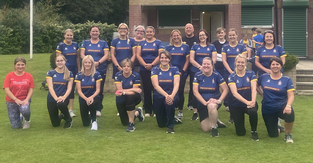 A pleasure to meet the (extremely smart) ladies of <a href="/MiskinManorCC/">Miskin Manor Cricket Club</a> <a href="/WomenManor/">miskin manor women (softball)</a> tonight, and see the last Girls’ Dynamos session.
A fantastic and stunning 🏏 club, doing all the right things, in the right way. 
Diolch yn fawr, Rob &amp; Val, for the invite &amp; tour. #WeAreWelshCricket