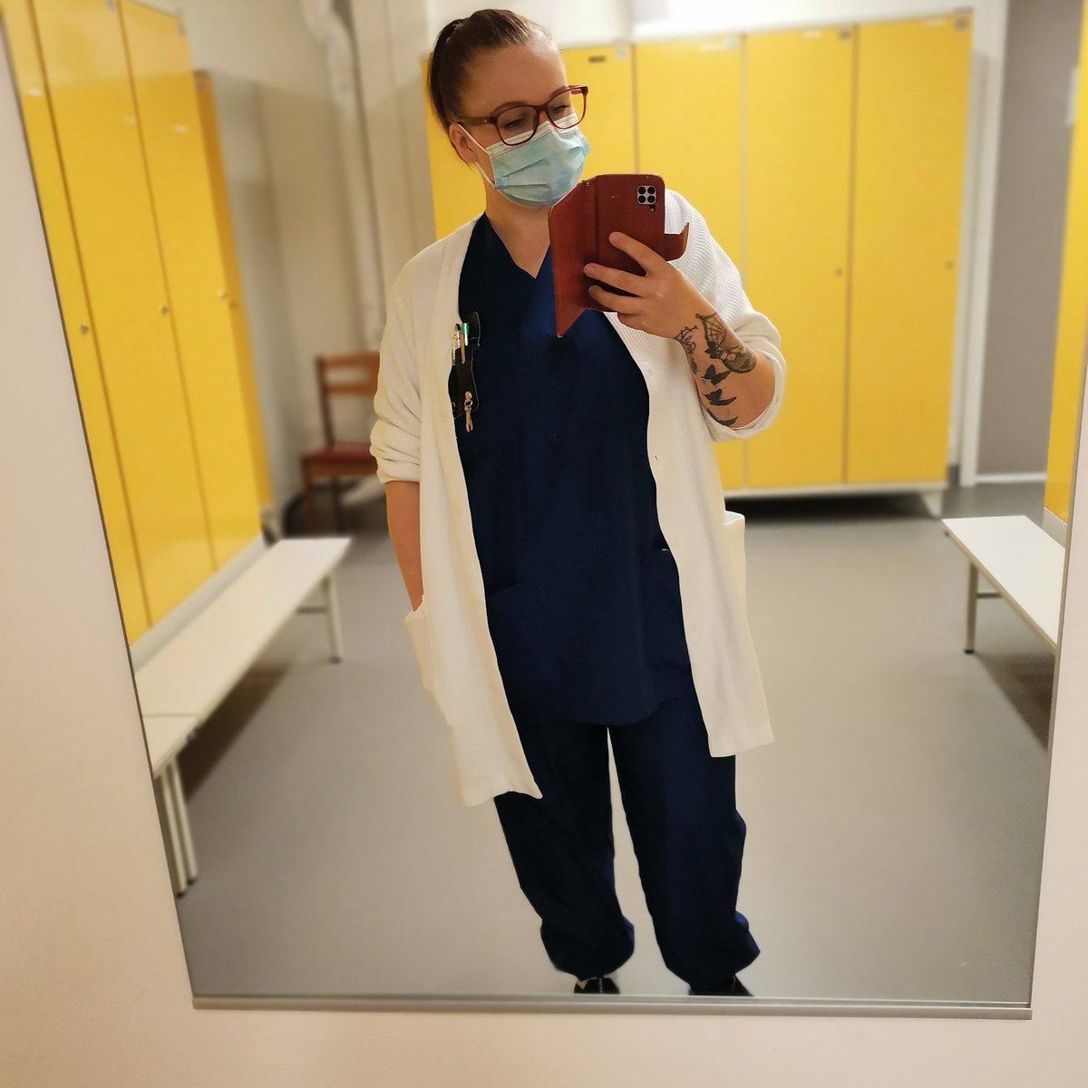 Uudet tuulet puhalsi puhurin lailla. Irtisanoin vakituisen työpaikan ja siirryin kaupungille määräaikaiseksi lähihoitajaksi. En kadu hetkeäkään tätä päätöstä, työhyvinvointini nousi huomattavasti. #lähihoitaja #vanhustyö #uudettuulet #hoiva