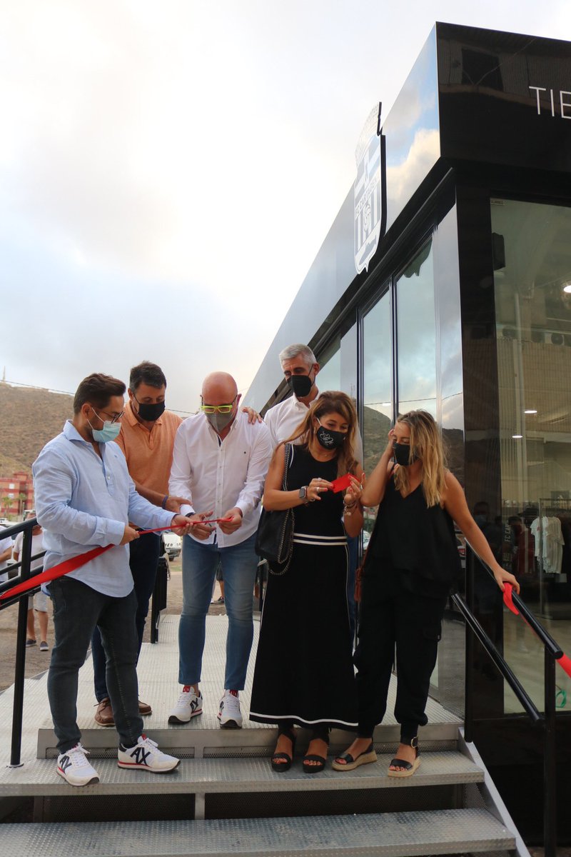 FCCartagena_efs's tweet photo. 📸 ¡Estamos de estreno! #Smartketing #tiendaoficial @adidas_ES https://t.co/vcQochnTiJ