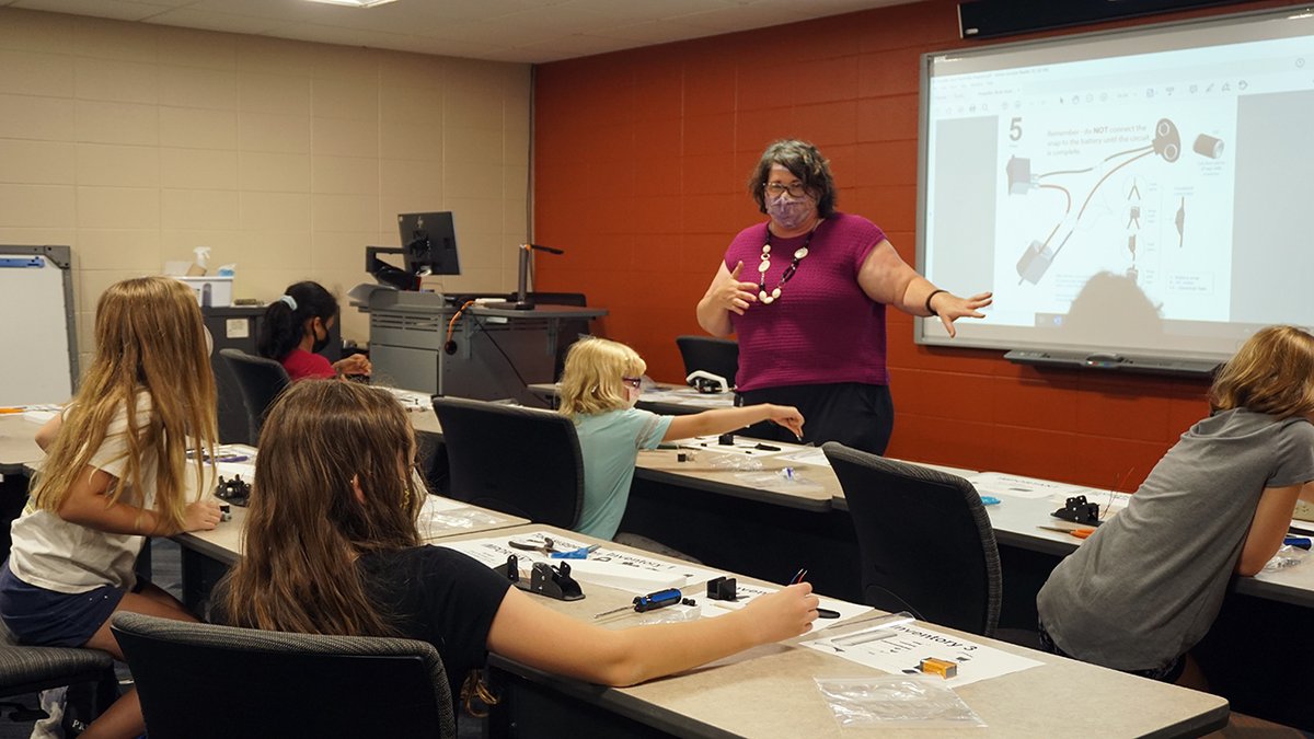YWCAGREENBAY's tweet photo. Last month our TechGYRLS had a lot of fun at @NWTC learning about boats and building our own thanks to @NEWmfg! This month we will go to @WeidnerCenter to learn about improv β there are still spots open! Register: https://t.co/wbJLeUZNuo
#TechGYRLS #EmpoweringWomen #WomenInSTEM https://t.co/mmDqt8ph0e