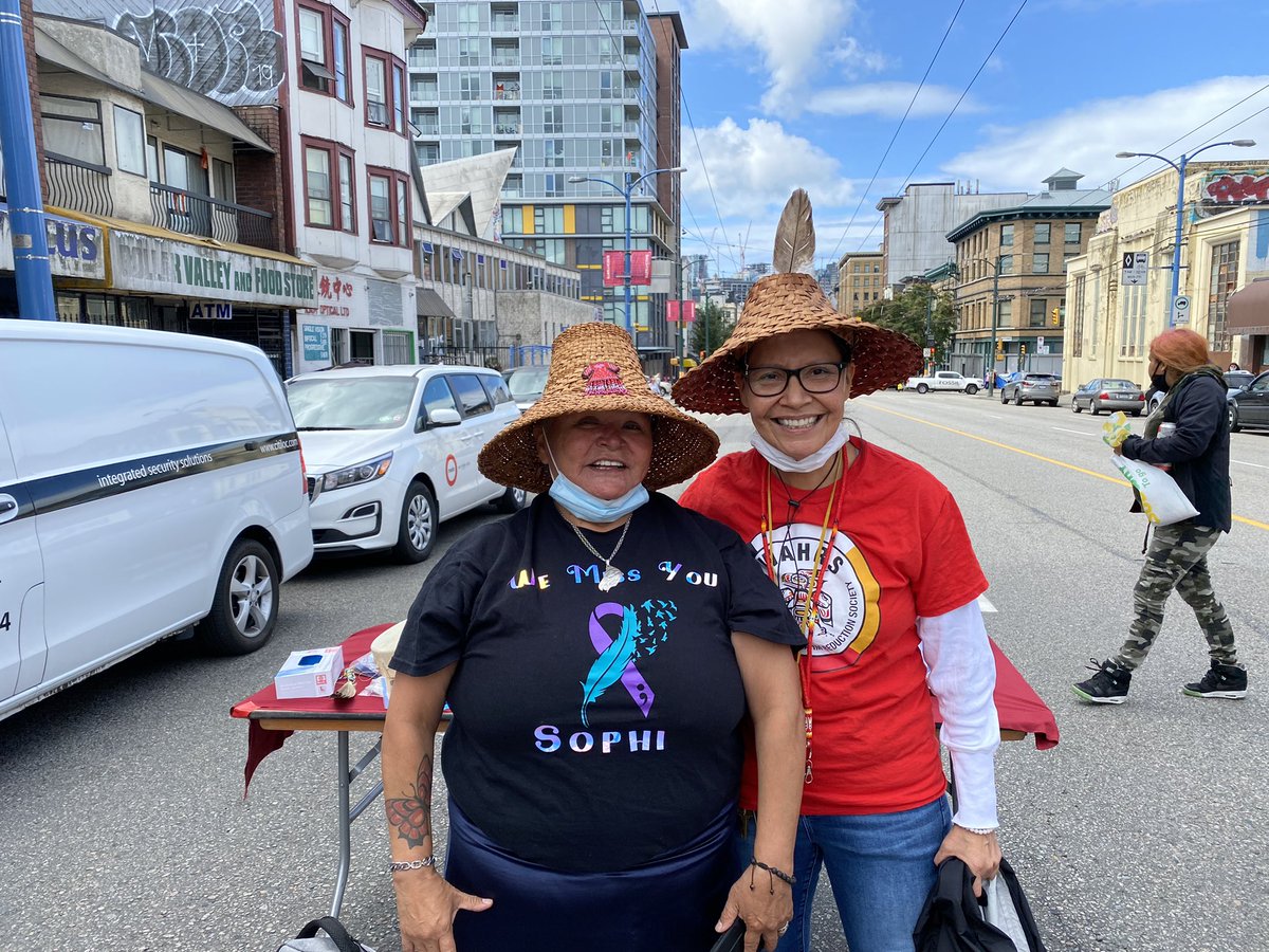 WAHRS1's tweet photo. WAHRS with @vandupeople and DULF for National Overdose Awareness Day 2021! #overdoseawareness #overdoseprevention #opioidcrisis #safesupply #harmreductionismedicine #indigenouslivesmatter #decolonizingharmreduction #dtes https://t.co/Alpd4eVWji