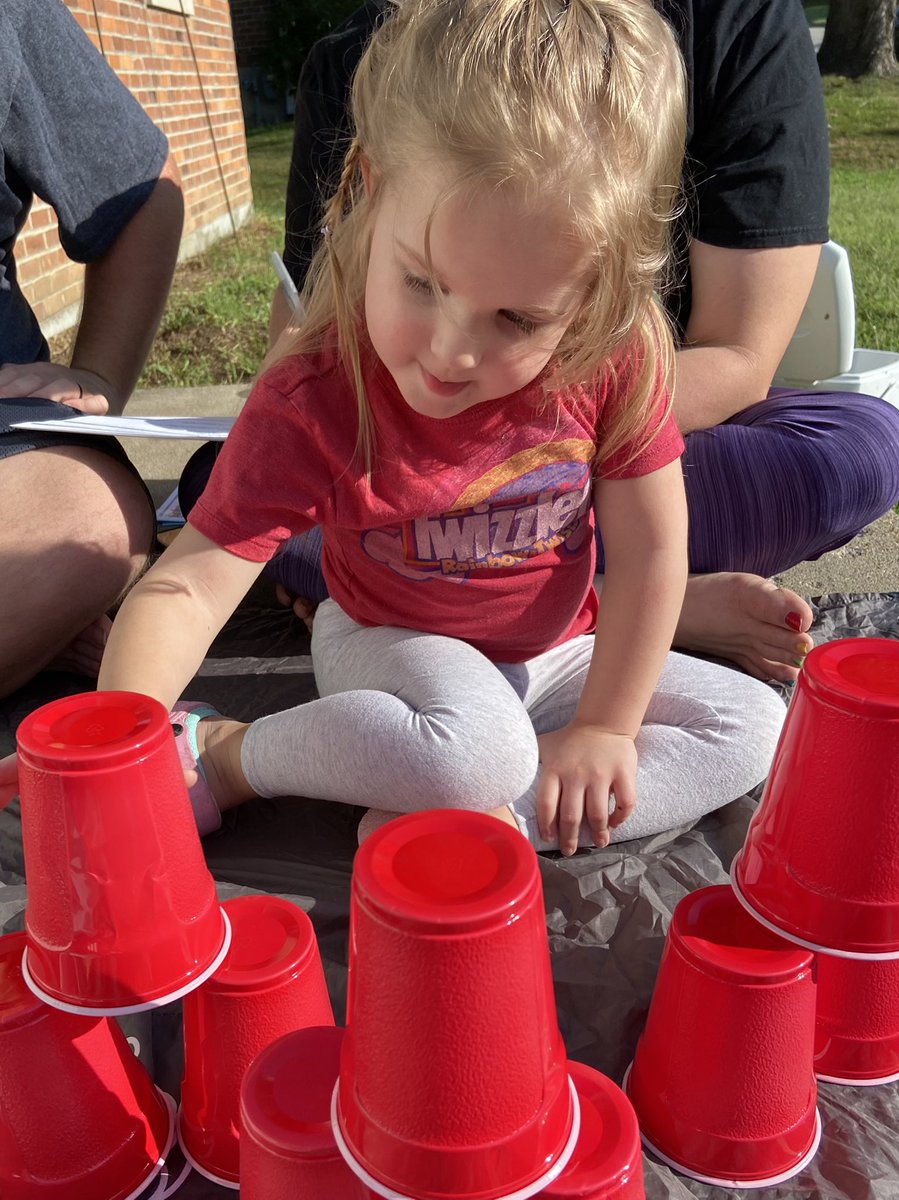 emily_knipe's tweet photo. Cup stacking & learning about size! So happy to be doing outdoor visits this year! #parentsasteachers #fecchornets #outsidevisits https://t.co/j5JFKdLFQb