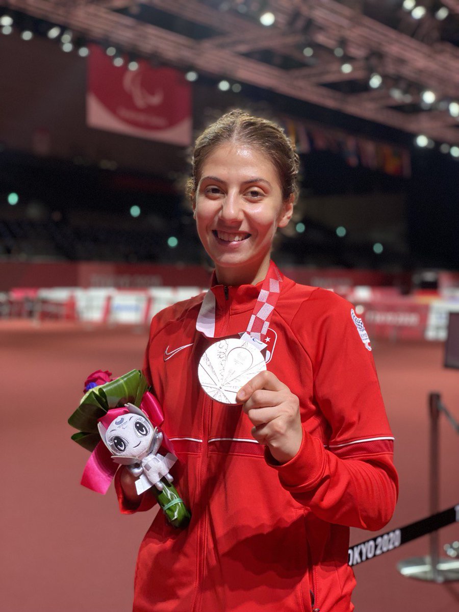 Seninle gurur duyuyoruz🤍😘
Gümüş madalya bizim 💫🤞🏻
Türkiye'ye dönmeni heyecanla bekliyoruz🤍
Meryem Cavdar🤍
#meryemcavdar #Paralimpik #teamturkey