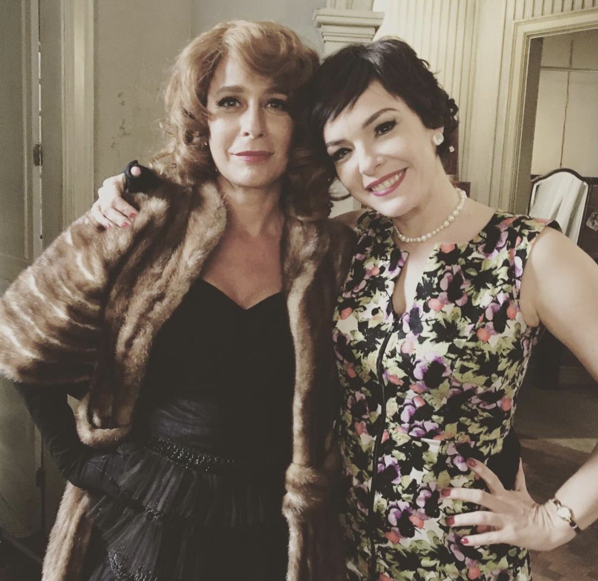 RegianeAlves's tweet photo. Minha diva e eu. Saudade desses encontros e desse trabalho também 🌹❤️ #CidadeProibida #Tbt https://t.co/7dNejx9Y4U