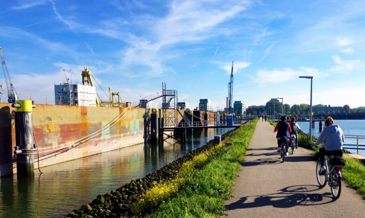 Ben jij klaar voor dit weekend? ✅

🚲 Fiets?
👟 Wandelschoenen?
🧴 Zonnebrandcrème?
🔋 Opgeladen telefoon?
🕺 Zin?

Check! ✅ Veel plezier tijdens de 44ste editie van de Wereldhavendagen!