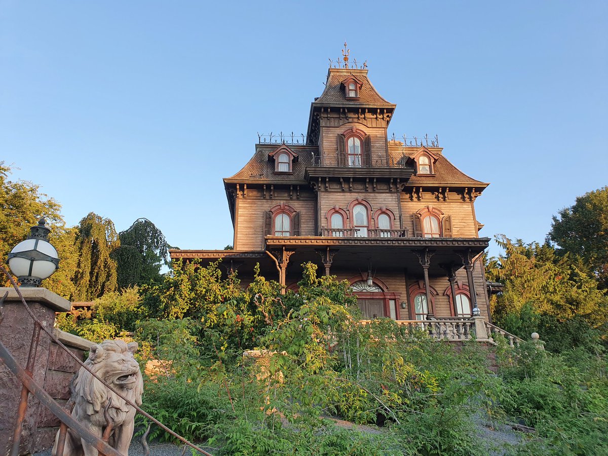 We have 999 happy haunts, but there's room for 1000!👻 <a href="/DisneylandParis/">Disneyland Paris</a> #DisneylandParis