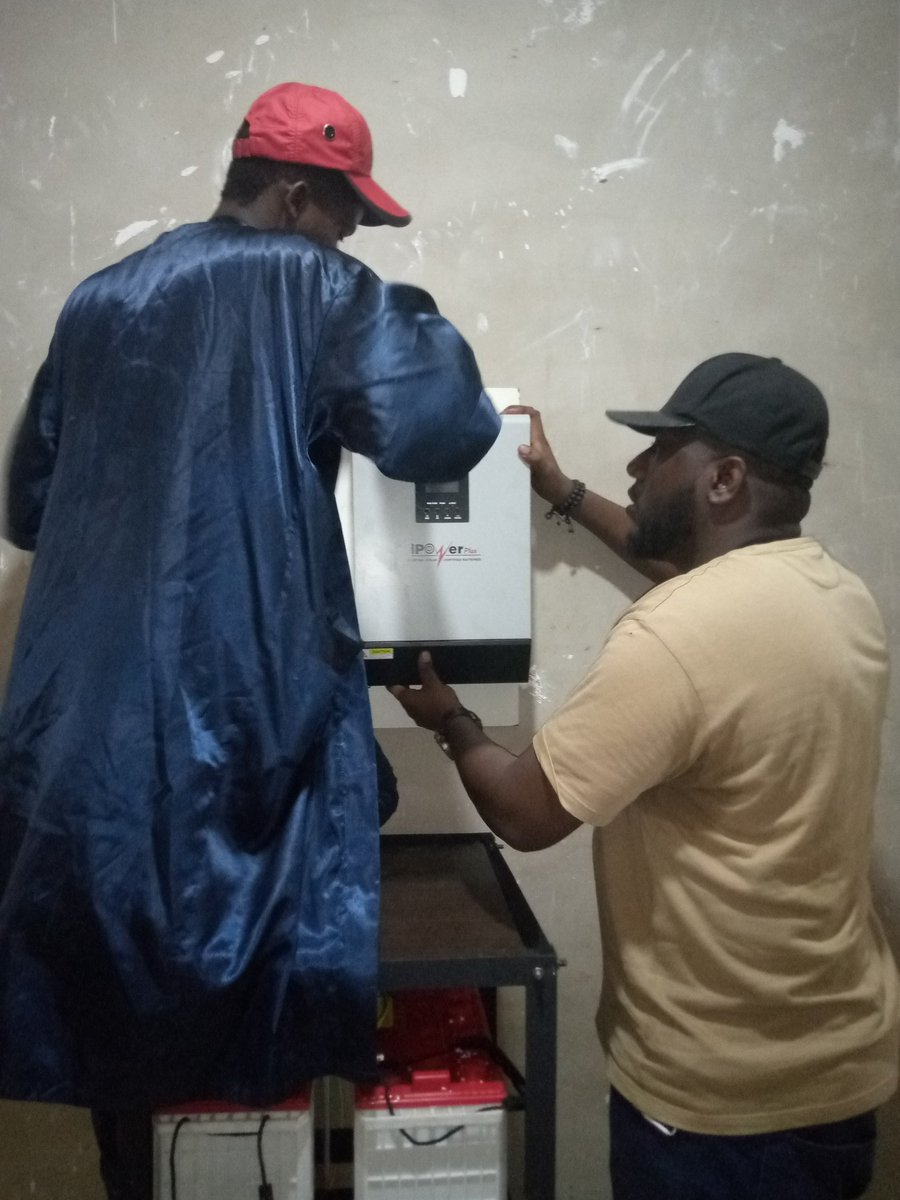 SignWave3's tweet image. 5KVA hybrid inverter with 1280 watts solar panels..