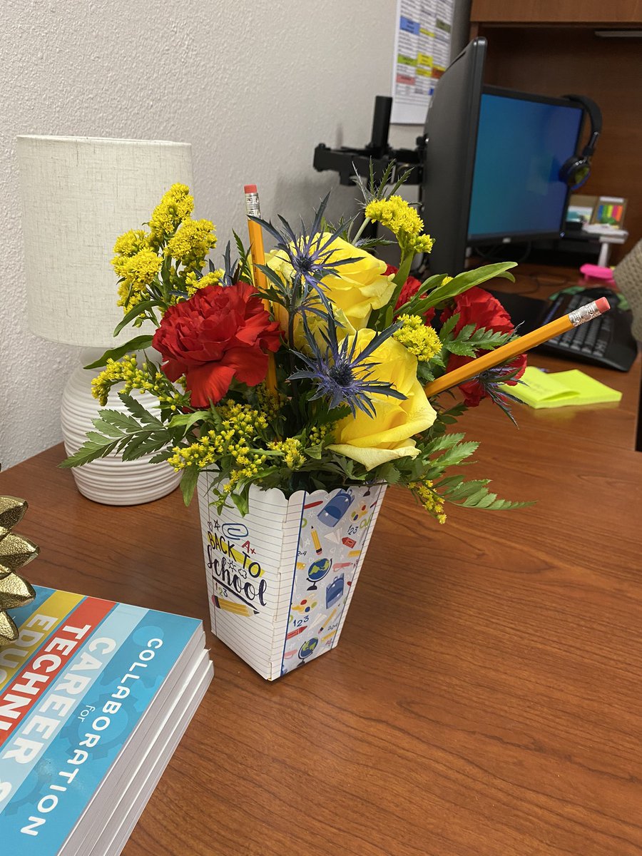brenfig79's tweet photo. I’m a member of the Floresville HS Floral of the Month Club. This is my August arrangement. It’s gorgeous!! I can’t wait to see what the students create next month. @FloresvilleISD #FHSfloral #WildcatWildflowers https://t.co/9RBHvJl1cS