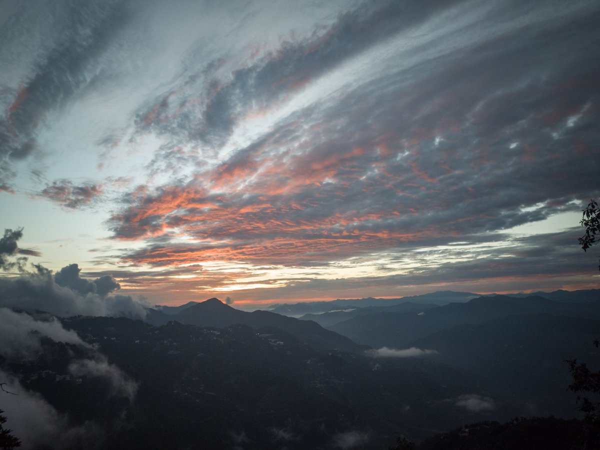 joashcornelius's tweet photo. Today's view

#Mussoorie https://t.co/2hSu9tSJ6J