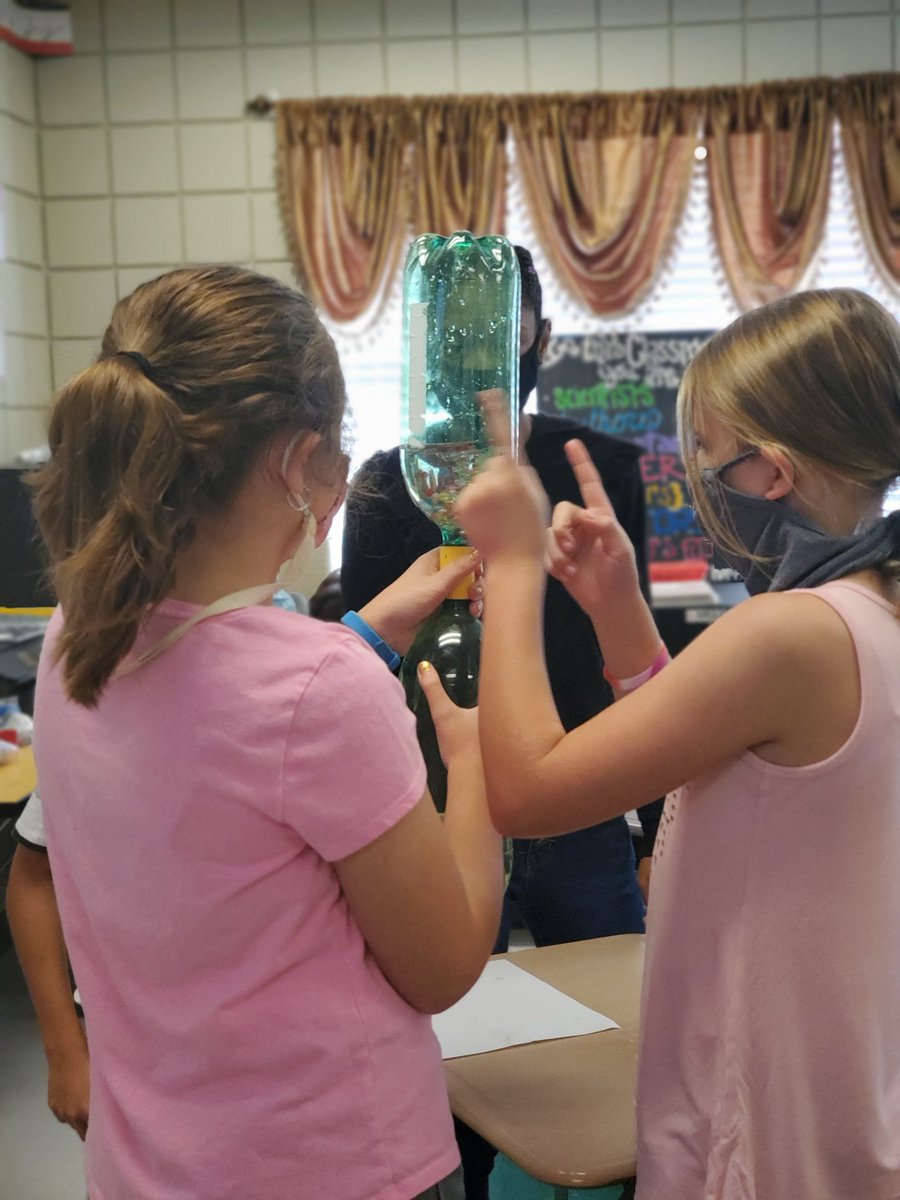 ShavonneBurrow2's tweet photo. 6th Graders "Modeling a Vortex"
#amstitroy #amsti4all https://t.co/XStVeXsROT