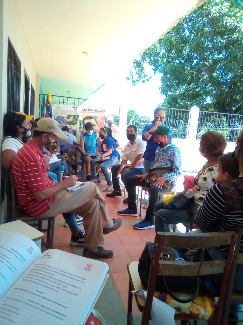 2sep Parlamentarios Comunales, Consejo Presidencial d Gobierno Popular de las Comunas Barinas en Reunión Preparatoria para la Consulta Pública de la Ley del Parlamento Comunal, desde la Comuna 13 de Abril. @MpComunas @NorisHerrera @JoseSolis @YeiserBecerra 
#ParlamentoComunal