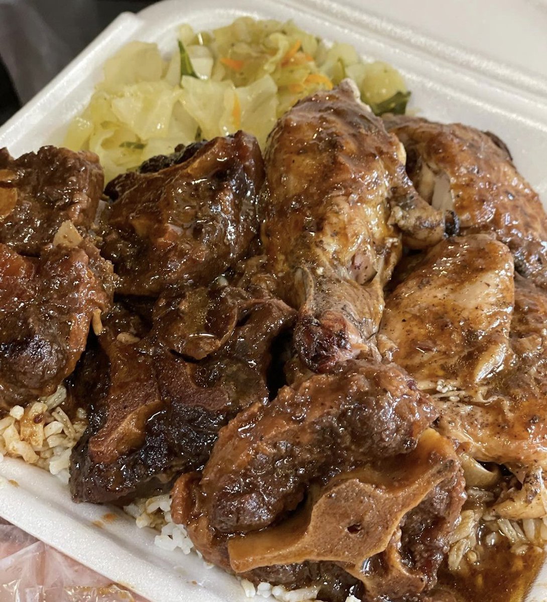 GoldenKrust's tweet image. When you can't decide you get them both!

𝕆𝕩𝕥𝕒𝕚𝕝 and 𝑱𝒆𝒓𝒌 𝑪𝒉𝒊𝒄𝒌𝒆𝒏 with Steamed Veggies, and Rice and Peas. #GoldenKrust #CookedFromScratch #MadeFreshDaily