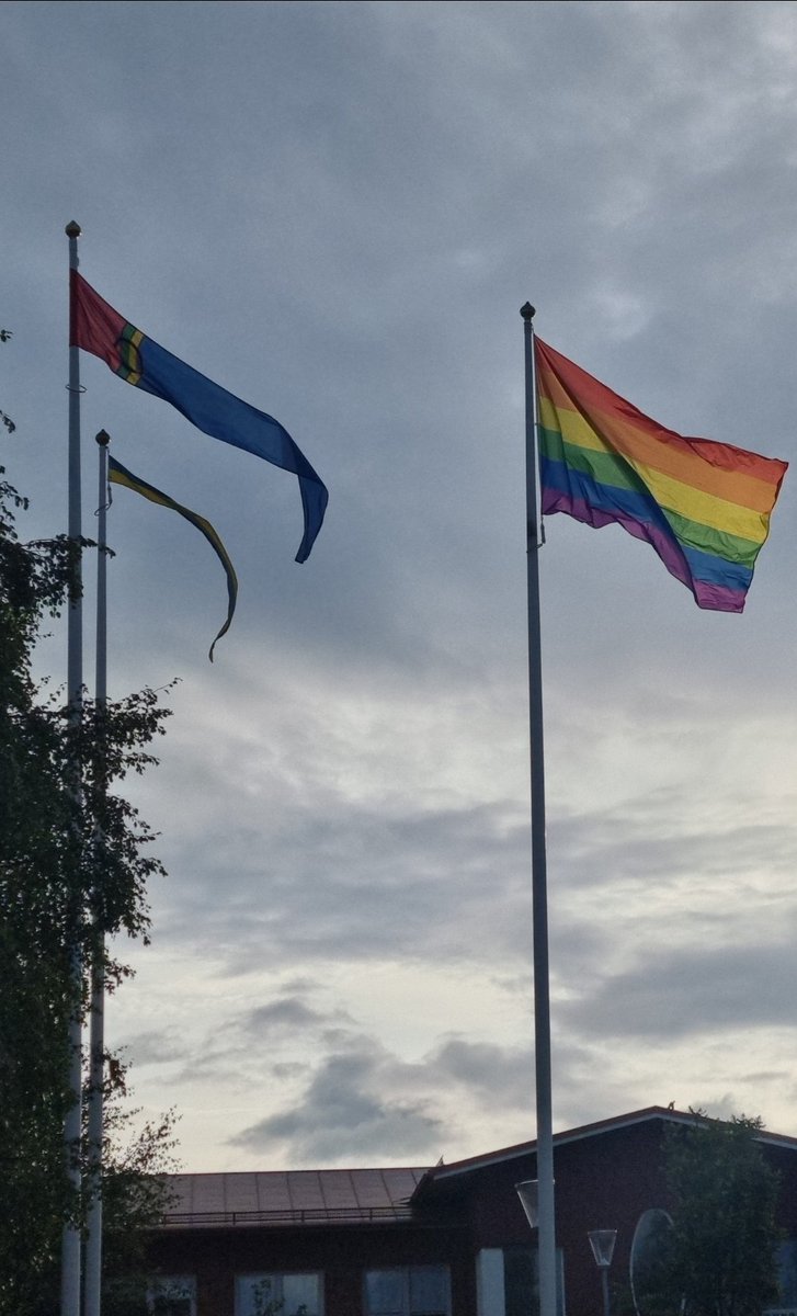 Ericssonskraft's tweet photo. Kristdemokraterna Krokom har på mitt initiativ fått igenom en ändring av flaggpolicyn. Nu vajar regnbågsflaggan för allas lika värde under Östersund Staaren Pride! För frihet, för att stå upp för att varje person har ett okränkbart människovärde och kärleken.
#Pride2021 https://t.co/3BaokDEMmK
