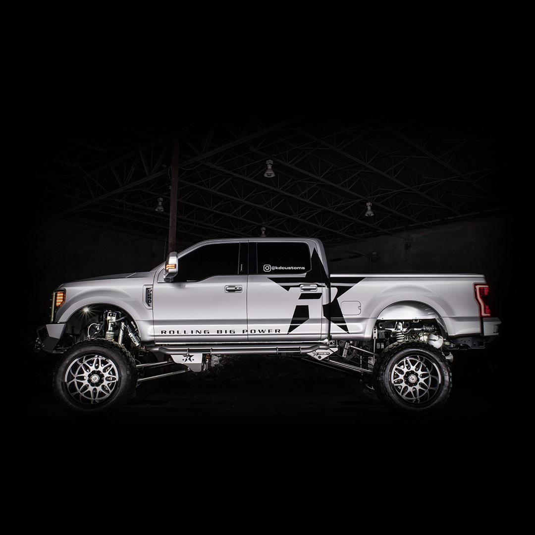 #TBT to this 2017 award-winning #SEMAshow build lit with our #HeiseLED lights all over! It features our Blackout Series lightbars & cubes, along with our accent lighting pods.

Builders: Brothers Rods & Customs, & K&D Customs
📷: Troy Gillion Photography

#fordf250 #superduty