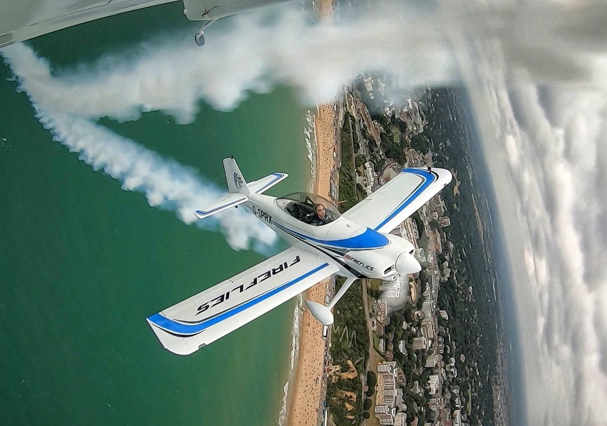 Hello Bournemouth Air Festival!

Shortly about to launch for our 8pm evening pyro show 

#airshow #bmthairfest #smokeon #airdisplay #bournemouth #beach #inverted #avgeek #displayteam #pilots