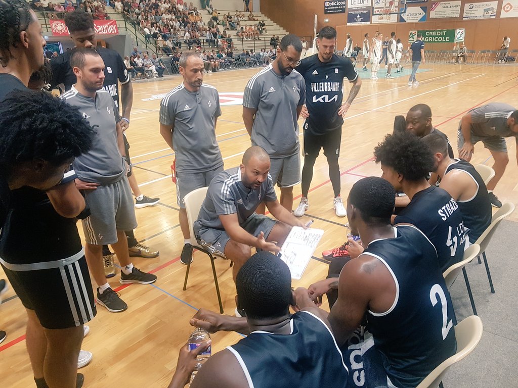 A la mi-temps de ce premier match de préparation de la saison, net avantage pour <a href="/jdadijonbasket/">JDA Dijon Basket</a> qui mène 48-27 sur le parquet de Lons le Saunier 
#AinStarGame21 #LDLCASVEL