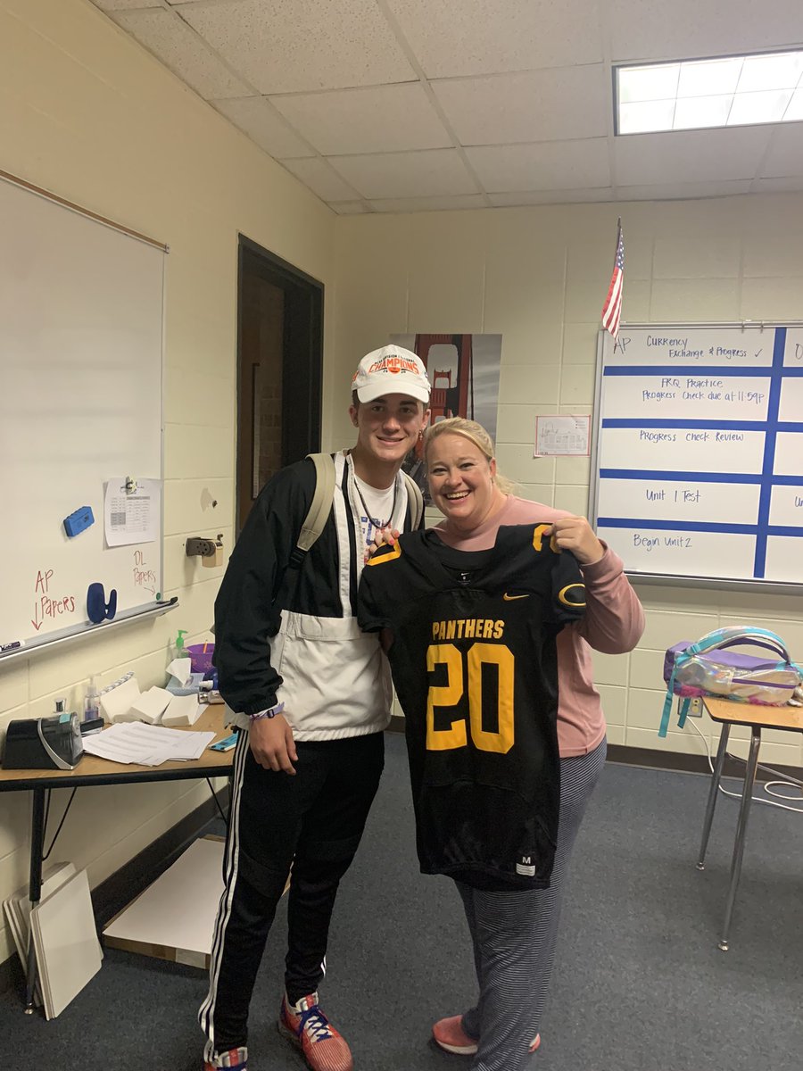 _KadenMorgan's tweet photo. Game Day🙅🏼‍♂️ #KOGameDay @KLEINOAKFB @kmgleason1 https://t.co/sF4nCQDdhQ